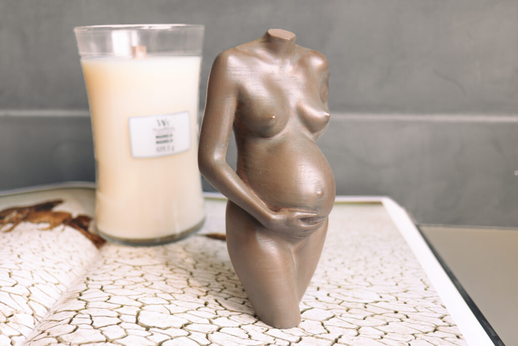 bronzen beeldje zwangere buik