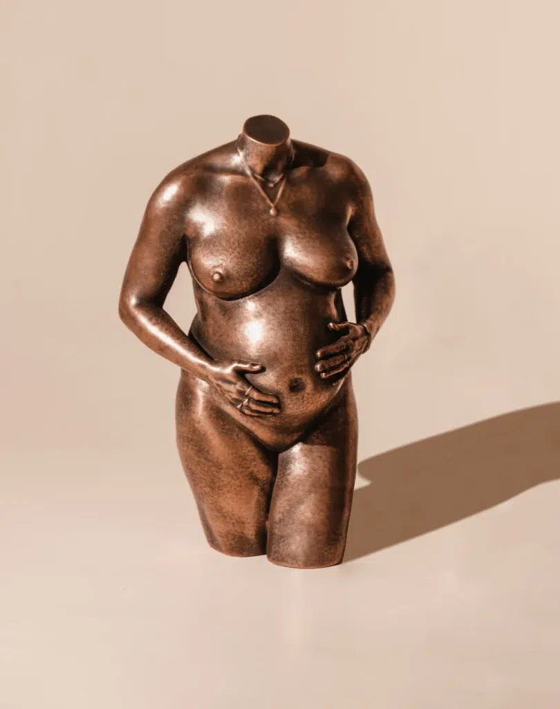 bronzen beeldje zwangere buik